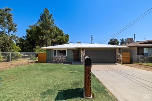 4513 Pioneer Dr, Bakersfield, CA, 93306-5731 | Card Image