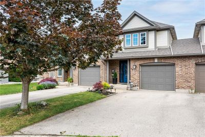 43 Flynn Crt, Townhouse with 3 bedrooms, 2 bathrooms and 3 parking in Saint Catharines ON | Image 1