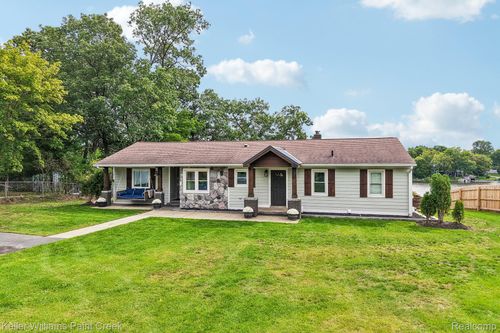 4890 Clinton Dr, Clarkston, MI, 48346-3804 | Card Image