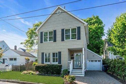 9 Sycamore Ln, Fair Haven, NJ, 07704-3517 | Card Image