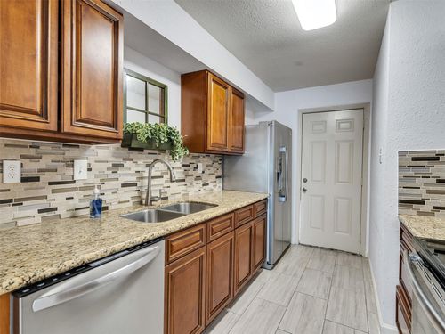 apt-216-1701 Upland Dr, Houston, TX, 77043-3539 | Card Image