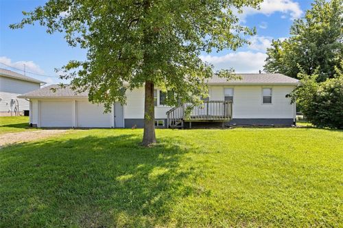 214 Apache Dr, Norway, IA, 52318-9551 | Card Image