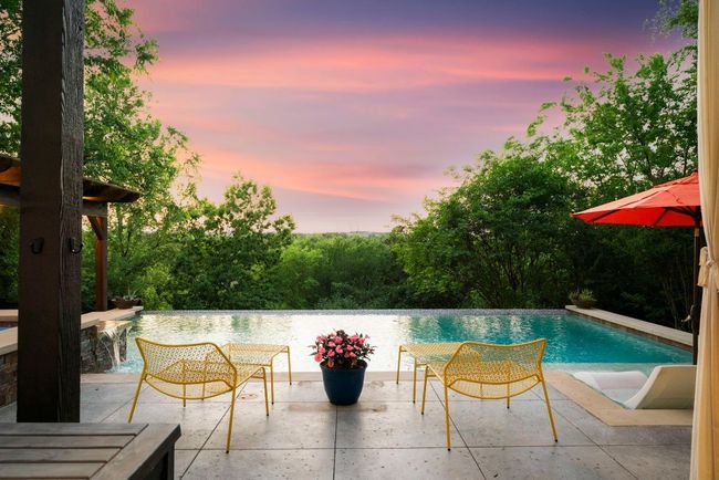 Welcome to 2004 Westridge Dr in Barton Hills! | Image 4