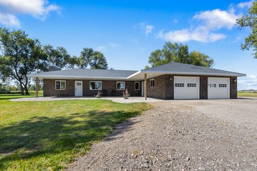 2810 392nd Ave S, ABERDEEN, SD, 57401-8612 | Card Image