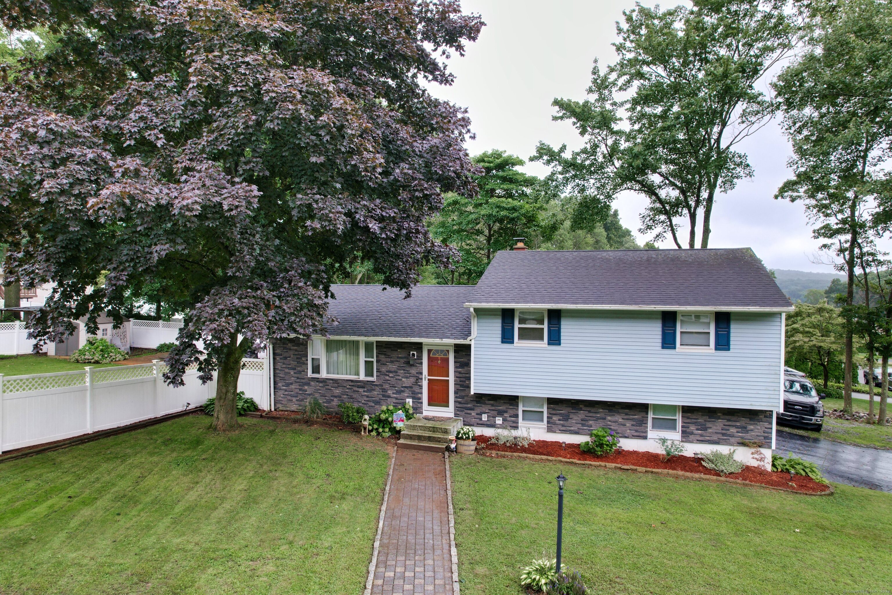 Debbie Ln, Naugatuck, CT 06770