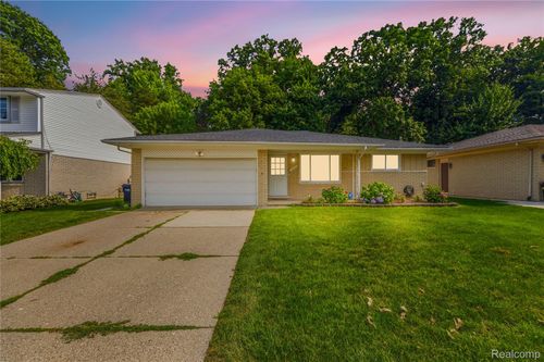 14630 Rice Dr, Sterling Heights, MI, 48313-2983 | Card Image