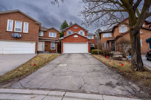 15 Kilbarry Crt, Richmond Hill, ON, L4C6M8 | Card Image