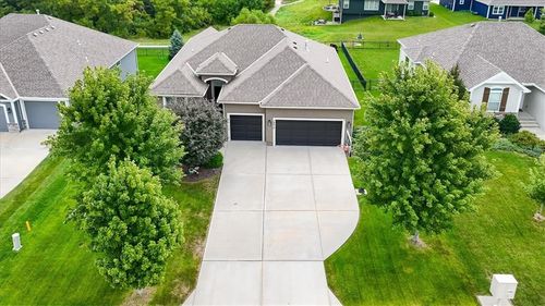 19013 Deer Run St, Spring Hill, KS, 66083-4585 | Card Image
