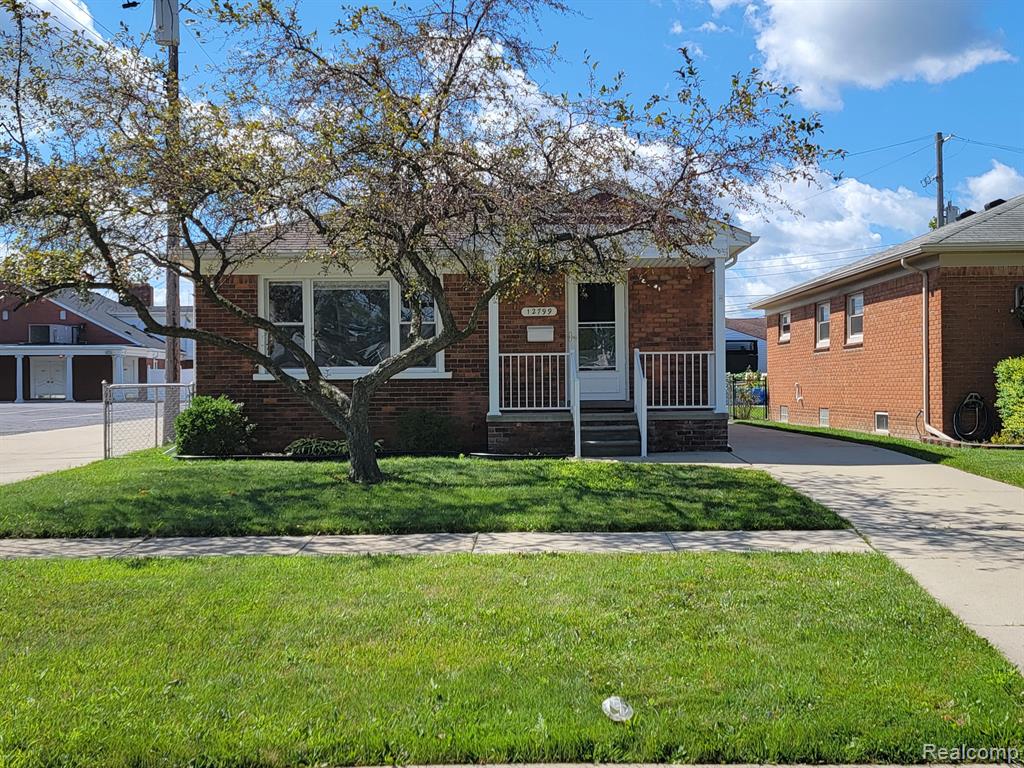 Peach St, Southgate, MI 48195