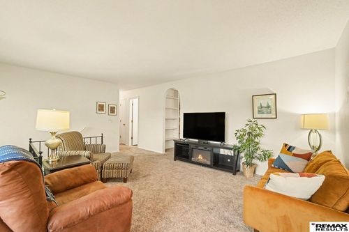1014 Julius Pl, Bellevue, NE, 68005-2521 | Card Image