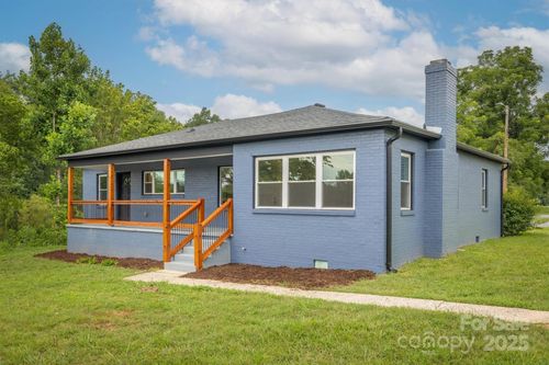 2775 Snipes St, Morganton, NC, 28655-6638 | Card Image