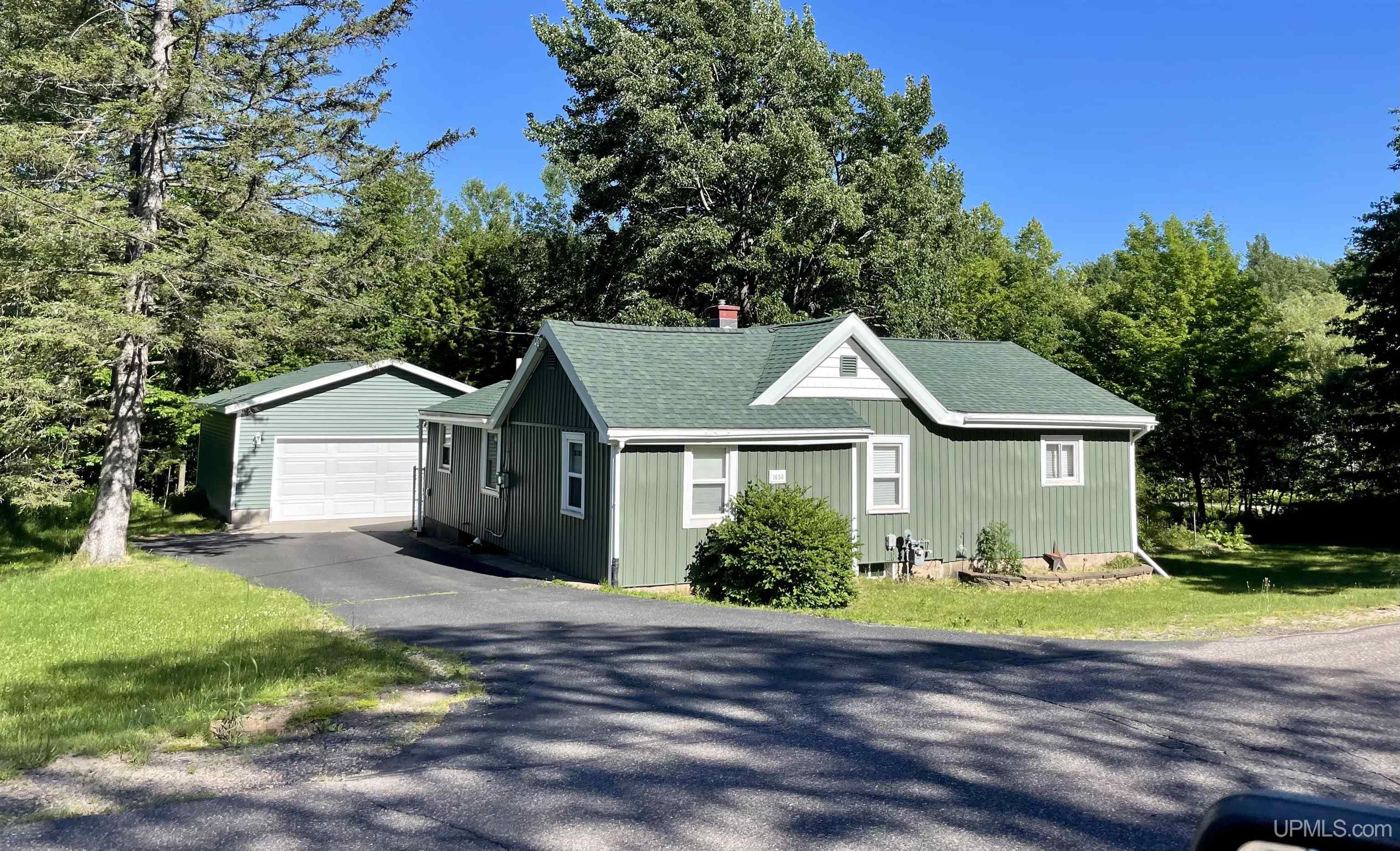 Ontario Ave, Marquette, MI 49855