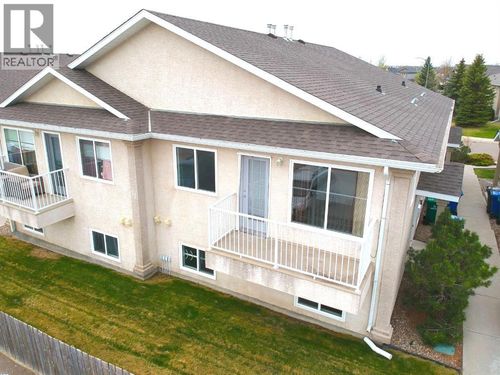3-11 Highlands Pl W, Lethbridge, AB, T1J4X8 | Card Image