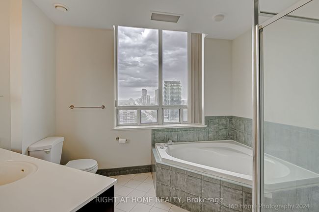 PH5 - 1 Belvedere Crt, Condo with 1 bedrooms, 2 bathrooms and 1 parking in Brampton ON | Image 4