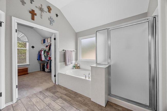 Walk in shower and soaker tub | Image 26