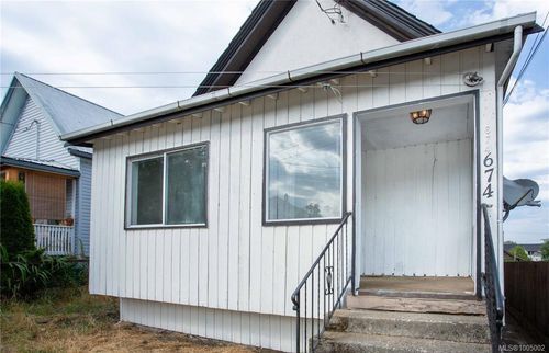 674 Farquhar St, Nanaimo, BC, V9R2E5 | Card Image