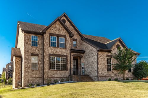 102 Bedford St, Hendersonville, TN, 37075-7243 | Card Image