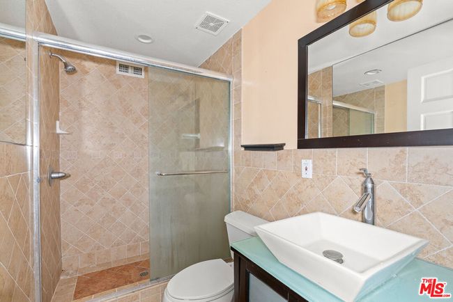 3962 Oakfield Dr, House other with 5 bedrooms, 5 bathrooms and 2 parking in Sherman Oaks CA | Image 24