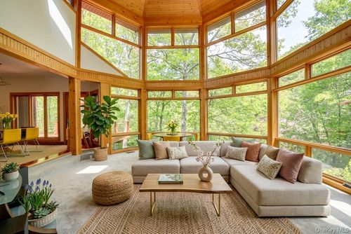 141 Oak Rd, Monroe, NY, 10950-5527 | Card Image