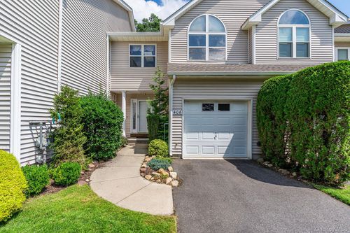 406 Willow Pond Dr, Riverhead, NY, 11901-7201 | Card Image