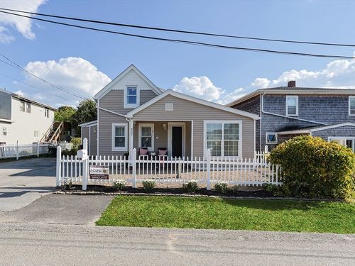 22 Rock St, Acushnet, MA, 02743-2746 | Card Image