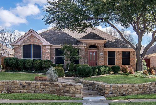 10212 Waters Dr, Irving, TX, 75063-5352 | Card Image