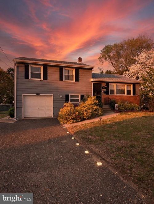 523 Greenwood Ave, RIVERSIDE, NJ, 08075-4138 | Card Image