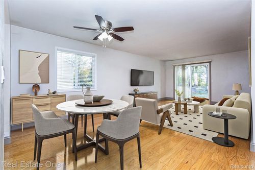 33119 Robeson St, Saint Clair Shores, MI, 48082-2918 | Card Image