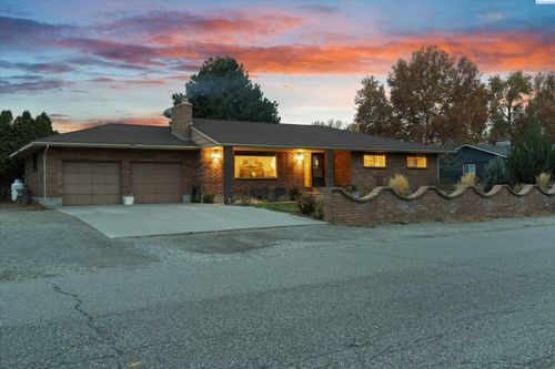 4605 W 12th Ave, Kennewick, WA, 99338-1706 | Card Image