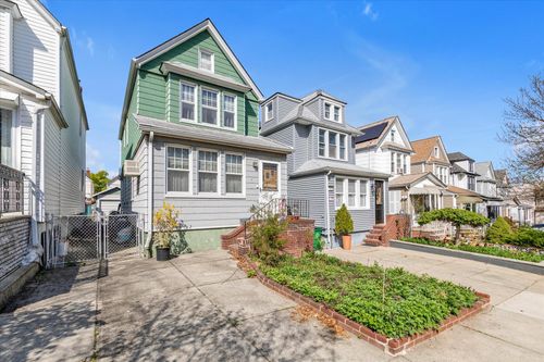 78 62nd St, Glendale, NY, 11385-6803 | Card Image