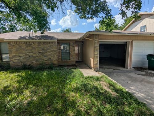 2005 Holly Springs Dr, Taylor, TX, 76574-1739 | Card Image
