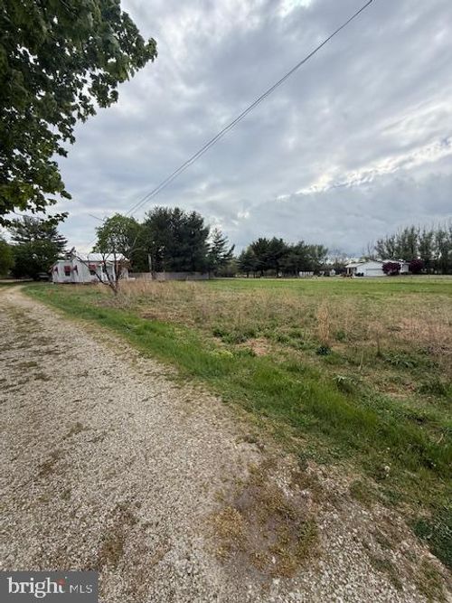 521 E Forest Grove Rd, VINELAND, NJ, 08360 | Card Image