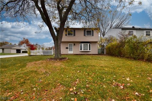 962 E 348th St, Eastlake, OH, 44095-2637 | Card Image