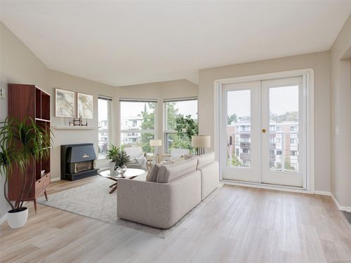 402-1519 Hillside Ave, Victoria, BC, V8T2C1 | Card Image