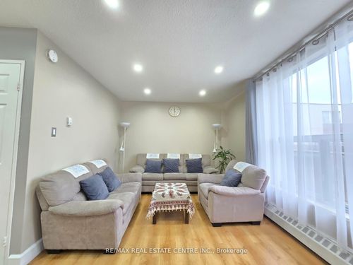 212-1055 Forestwood Dr, Mississauga, ON, L5C2T8 | Card Image