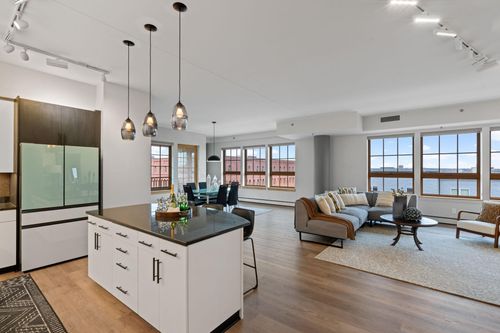 apt-602-111 4th Ave N, Minneapolis, MN, 55401-1537 | Card Image