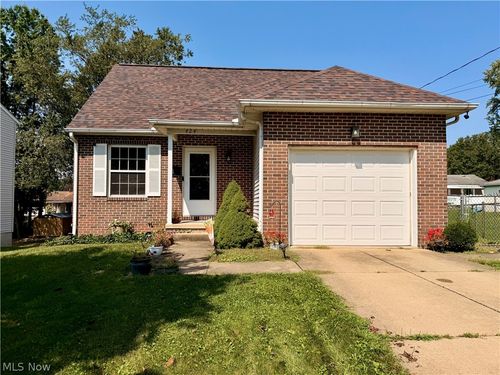 424 Shaw Ave Ne, Massillon, OH, 44646-4038 | Card Image