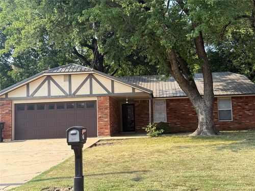 2000 Deer Run Cir, Muskogee, OK, 74403-8439 | Card Image