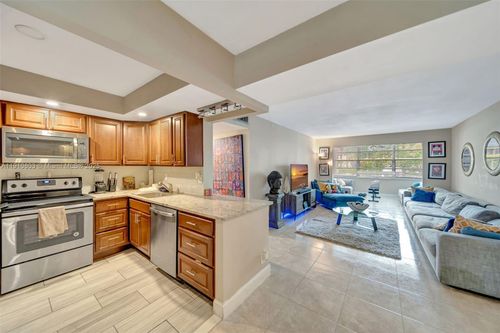 apt-105-6700 Cypress Rd, Plantation, FL, 33317-3036 | Card Image