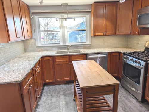 12 Fernand St, Manchester, NH, 03103-3036 | Card Image