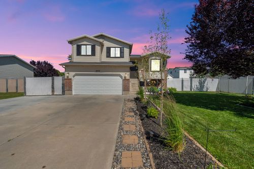 1602 N 725 W, Clinton, UT, 84015-6640 | Card Image