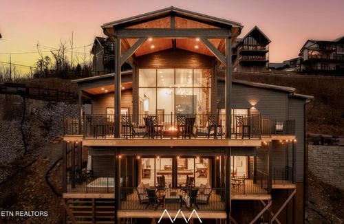 829 Wiley Oakley Drive, Gatlinburg, TN, 37738 | Card Image