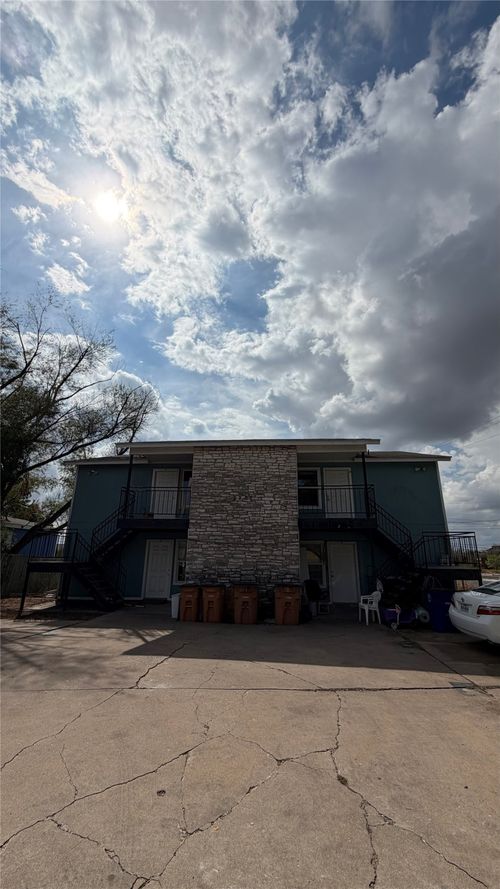 8201 Riverstone Dr, Austin, TX, 78724-4037 | Card Image