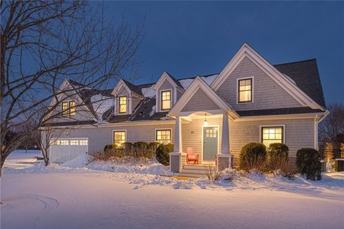 81 Beagle Dr, Middletown, RI, 02842-7500 | Card Image