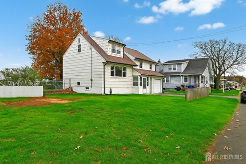 46 Melbourne Ct, Woodbridge, NJ, 07095-3755 | Card Image