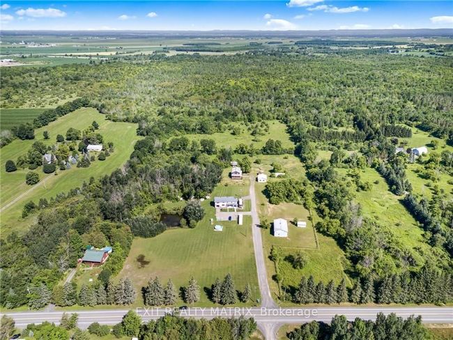 19285B County Rd, House other with 4 bedrooms, 2 bathrooms and 8 parking in Dunvegan ON | Image 7