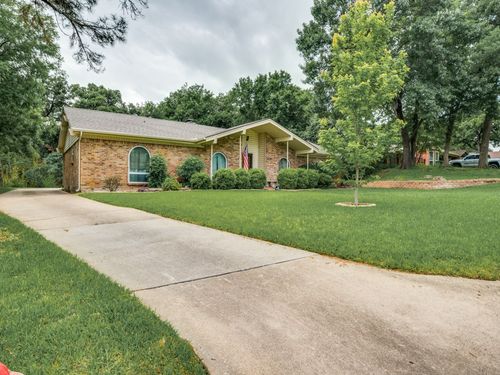 620 Donna Ln, Bedford, TX, 76022-6604 | Card Image