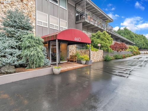 24-4460 Sw Scholls Ferry Rd, Portland, OR, 97225-1950 | Card Image