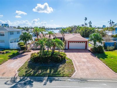 425 Capri Boulevard, House other with 3 bedrooms, 2 bathrooms and null parking in TREASURE ISLAND FL | Image 1