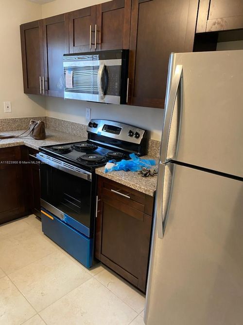 2416 Nw 79th Ter, Miami, FL, 33147-4939 | Card Image